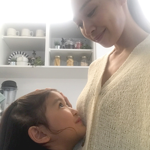 子どももうれしい！「べたつかないから塗ってすぐ触れ合えます」