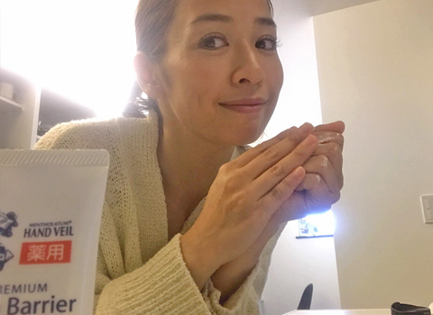 それでもおさまらないときは、同じシリーズの『メンソレータムハンドベール ビューティー プレミアムリッチモイスト』でケア