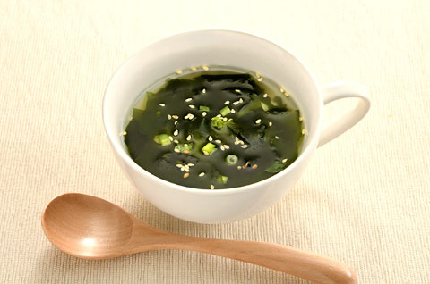 わかめスープなどの海藻類で食物繊維を摂ろう