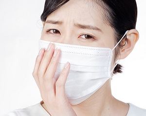 歯を磨いても臭う？歯槽膿漏の原因と対処法