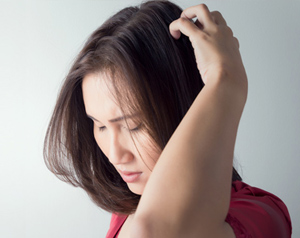 6人に1人が頭皮トラブル！？頭皮湿疹の4つの原因とは？