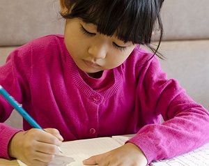 今、東京の中学生の約95％が「近視」って本当！？ 子どもの将来のために、今日から始めたい近視予防