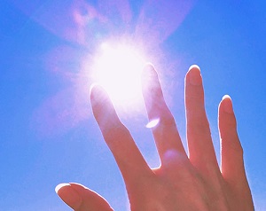 紫外線に挑む！進化し続けるロート製薬の日やけ止めの歴史