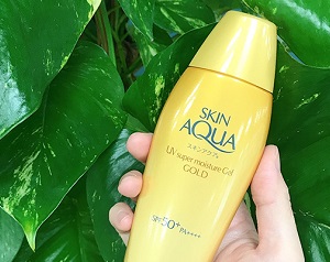 みずみずしいのに最強！汗をかいた肌にも気持ちよい使い心地／スキンアクアスーパーモイスチャージェルゴールド